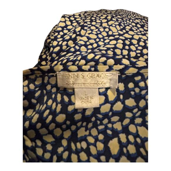 Finn & Grace Blue Patterned Blouse Size L - Picture 3 of 3